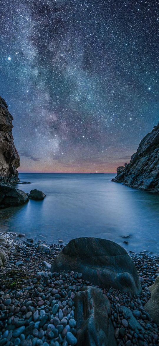 看漫星空 App 竖屏阅读界面，画面占满屏幕，底部浮层显示当前页数与阅读进度条，背景偏暗适合夜间